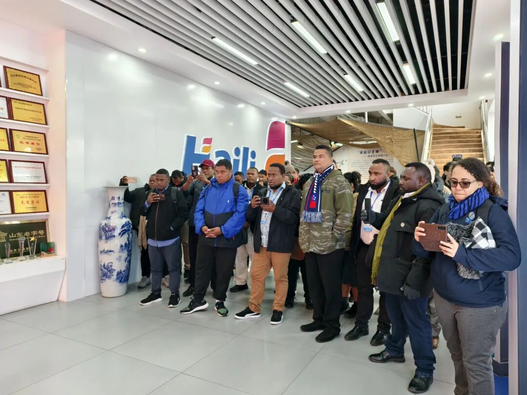 A delegation from the Pacific Island Nations Climate Change and Disaster Risk Management Workshop paid a visit to Hailiya Group for an inspection and exchange. 640 A delegation from the Pacific Island Nations Climate Change and Disaster Risk Management Workshop paid a visit to Hailiya Group for an inspection and exchange. 640